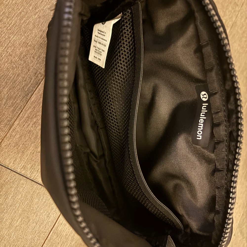 Lululemon Black Belt Bag - Picture 4 of 6